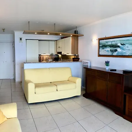 1 Bdr With Large Sea Front Terrace & Garage Appartement