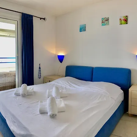 Apartman 1 Bdr With Large Sea Front Terrace & Garage *